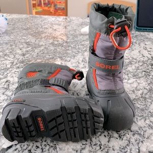 Sorel Flurry Resistant Boots Size 7 Gray/Black/Orange Great Used Condition